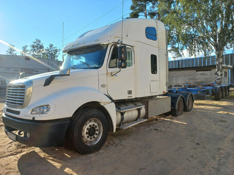 2002 Freightliner Columbia, белый, 2950000 рублей, вид 2