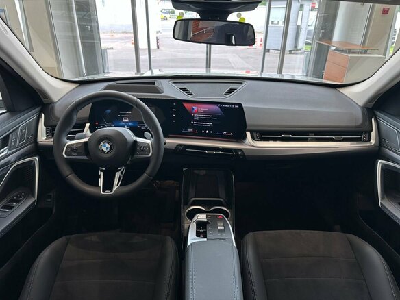 2026 BMW X1 Long 25Li xDrive III (U11/U12), белый, 5950000 рублей - вид 13