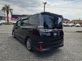 2021 Toyota Voxy III (R80) Рестайлинг, чёрный, 1530000 рублей, вид 4
