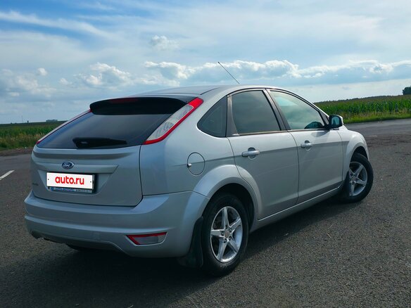 2011 Ford Focus II Рестайлинг, серебристый, 570000 рублей - вид 2