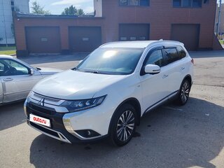 2019 Mitsubishi Outlander III Рестайлинг 3, белый, 2800000 рублей, вид 1