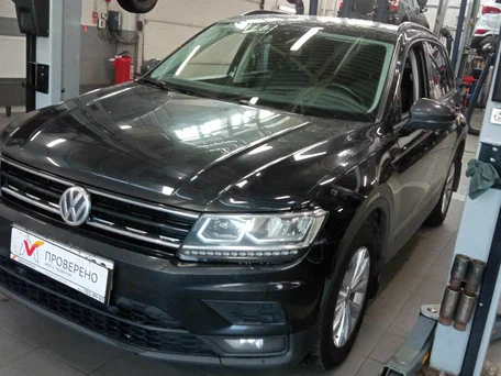 2020 Volkswagen Tiguan II, чёрный, 2370000 рублей, вид 1