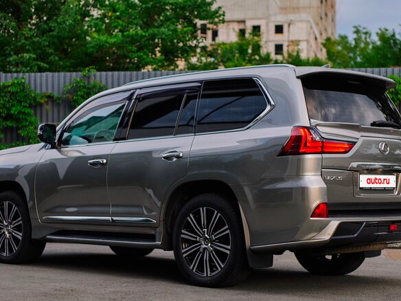 2018 Lexus LX 570 III Рестайлинг 2, серый, 8000000 рублей - вид 4