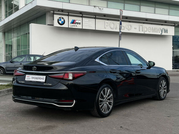 2019 Lexus ES 250 VII, чёрный, 3890000 рублей - вид 4