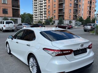 2020 Toyota Camry VIII (XV70), белый, 2300000 рублей, вид 4