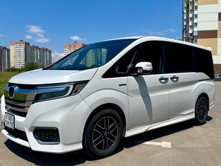 2017 Honda Stepwgn Spada V Рестайлинг, белый, 2210000 рублей, вид 2
