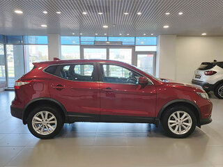 2017 Nissan Qashqai II, красный, 1619000 рублей, вид 4