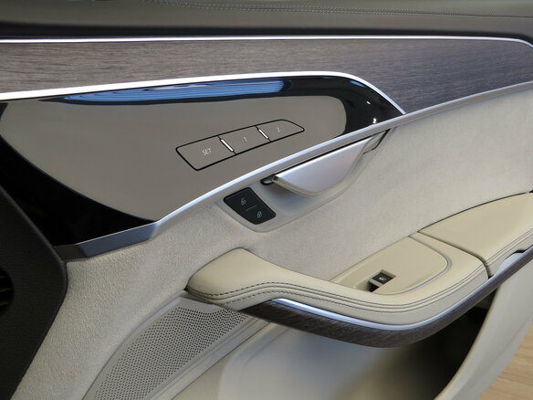 2022 Audi A8 60 TFSI e IV (D5) Рестайлинг, серый, 10990000 рублей - вид 15