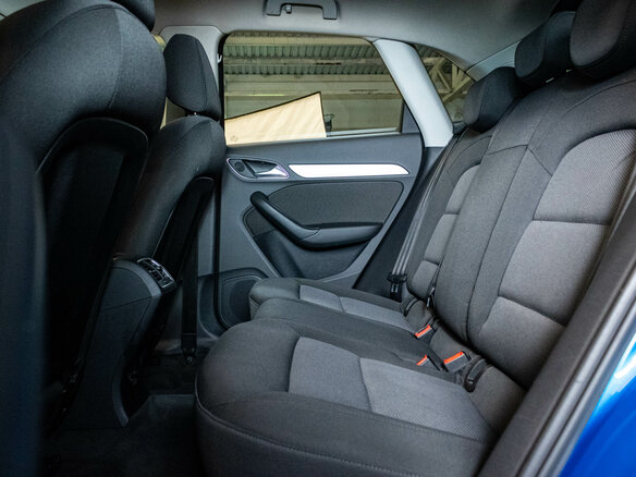 2015 Audi Q3 I (8U) Рестайлинг, синий, 1850000 рублей - вид 10