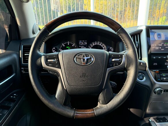 2015 Toyota Land Cruiser 200 Series Рестайлинг 2, чёрный, 4599000 рублей - вид 11
