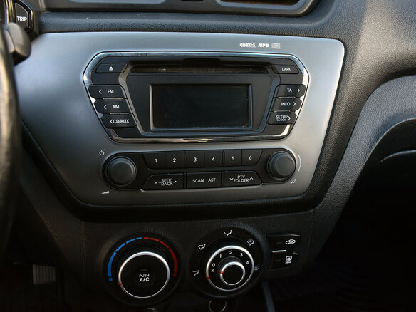2014 Kia Rio 6-speed III, серый, 820000 рублей - вид 8