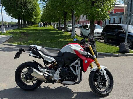 2020 BMW F 900 R, красный, 1049000 рублей, вид 2