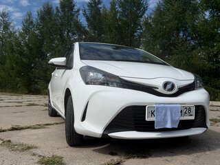 2016 Toyota Vitz III (XP130) Рестайлинг, белый, 710000 рублей, вид 4