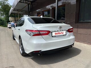 2021 Toyota Camry VIII (XV70) Рестайлинг, белый, 3100000 рублей, вид 5