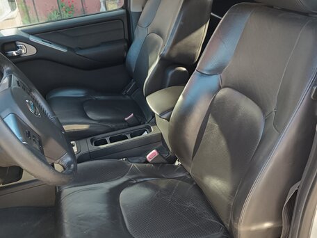 2007 Nissan Navara (Frontier) III (D40), серый, 900000 рублей, вид 4