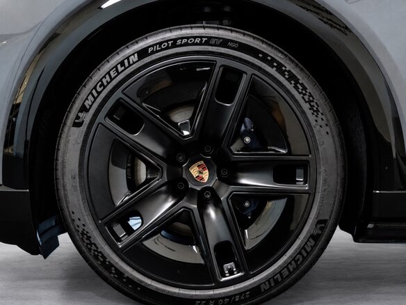 2026 Porsche Cayenne Electric Coupé IV, серый, 23000000 рублей - вид 13
