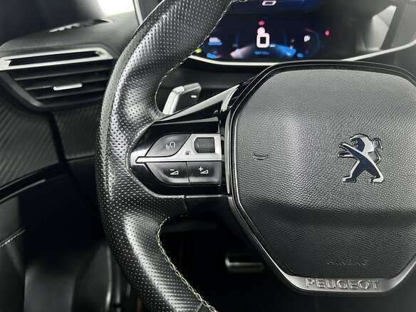 2020 Peugeot 2008 II, серый, 1680000 рублей - вид 16
