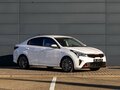 2021 Kia Rio IV Рестайлинг, белый, 1555000 рублей - вид 2