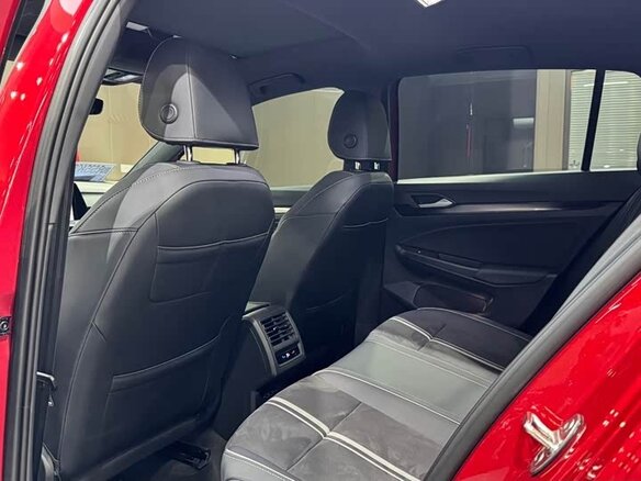 2023 Volkswagen Golf VIII, красный, 1740000 рублей - вид 14