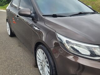 2017 Kia Rio III Рестайлинг, коричневый, 1200000 рублей, вид 4