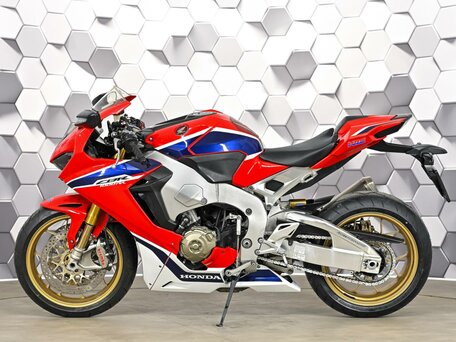 2017 Honda CBR 1000 RR/RA Fireblade, красный, 1277000 рублей, вид 4