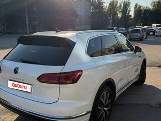 2021 Volkswagen Touareg III, белый, 5668100 рублей, вид 3