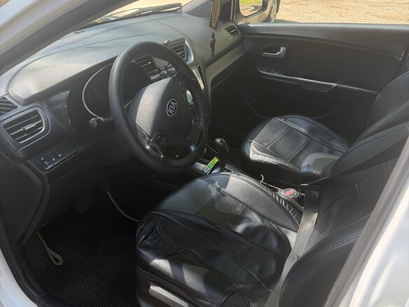 2017 Kia Rio III Рестайлинг, белый - вид 6