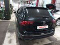 2021 Volkswagen Tiguan II Рестайлинг, чёрный, 2850000 рублей - вид 2