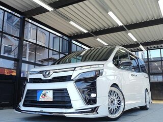 2021 Toyota Voxy III (R80) Рестайлинг, белый, 2475400 рублей, вид 2