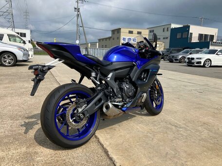 2024 Yamaha YZF-R7, синий, 827000 рублей, вид 3