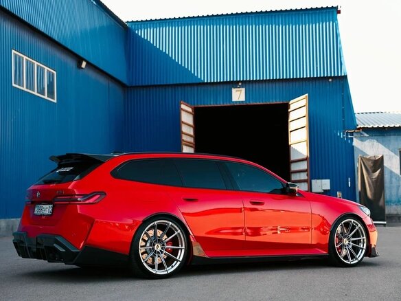 2025 BMW M5 VII (G90), красный, 20000000 рублей - вид 5