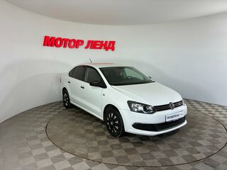 2014 Volkswagen Polo V, белый, 720000 рублей, вид 3