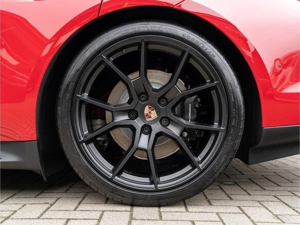 2026 Porsche Taycan GTS Sport Turismo I Рестайлинг, красный - вид 37