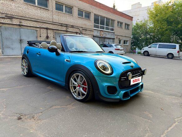 2019 Mini Cabrio JCW John Cooper Works III Рестайлинг, голубой, 3850000 рублей - вид 2