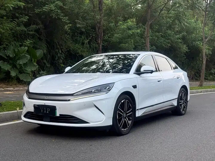 Открыть фотографии: BYD Qin L