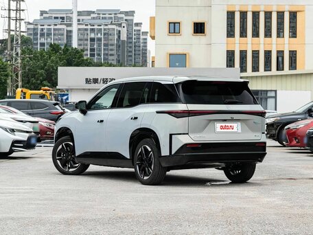 2026 Toyota bZ3X 58.3 kWh, серебристый, 3080000 рублей, вид 5