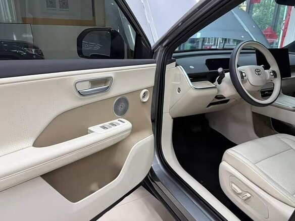 2026 Toyota bZ3X 58.3 kWh, белый, 3060000 рублей - вид 13