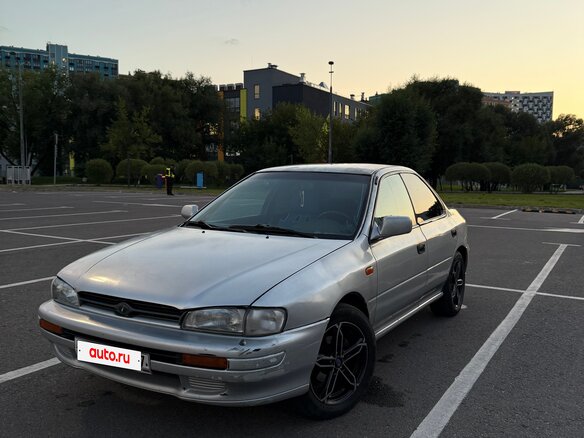 1995 Subaru Impreza I, серебристый