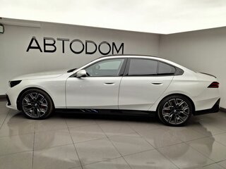 2025 BMW 5 серии 530i xDrive VIII (G60/G61/G68), белый, 9450000 рублей, вид 2