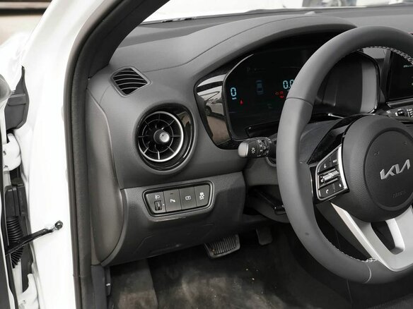 2026 Kia K3 II (China Market) Рестайлинг, белый, 2270700 рублей - вид 17