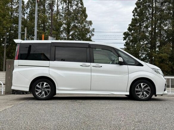 2018 Honda Stepwgn Spada V Рестайлинг, белый, 1610000 рублей - вид 7