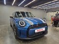 2022 Mini Hatch Cooper III (F55/F56) Рестайлинг 2, синий, 3000000 рублей - вид 2