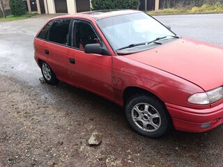 1997 Opel Astra 16LZ2 F, красный, 99999 рублей, вид 1