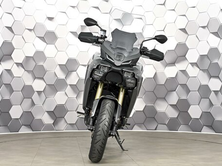 2025 Yamaha MT-09 Tracer (FJ-09), серебристый, 1729000 рублей, вид 5