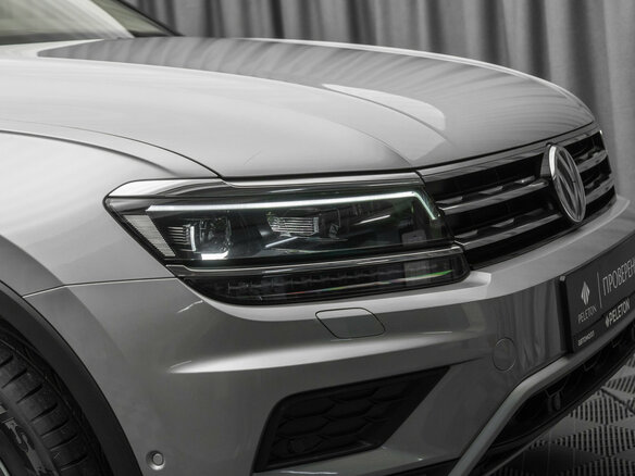 2018 Volkswagen Tiguan II, серебристый - вид 28