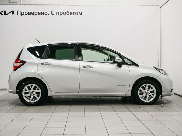 2018 Nissan Note e-Power II Рестайлинг, серый, 1050000 рублей - вид 4
