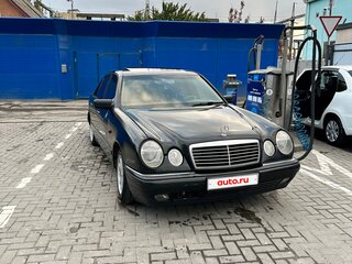 1999 Mercedes-Benz E-Класс 240 II (W210, S210) Рестайлинг, чёрный, 150000 рублей, вид 1
