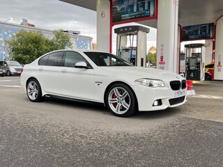 2016 BMW 5 серии 530d xDrive VI (F10/F11/F07) Рестайлинг, белый, 2800000 рублей, вид 3