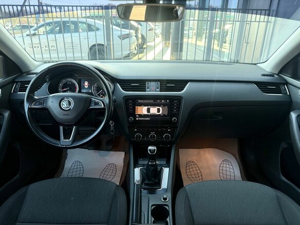 2017 Skoda Octavia III (A7) Рестайлинг, коричневый, 1800000 рублей - вид 11
