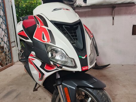 2018 Aprilia SR 50 R, белый, 210000 рублей, вид 2